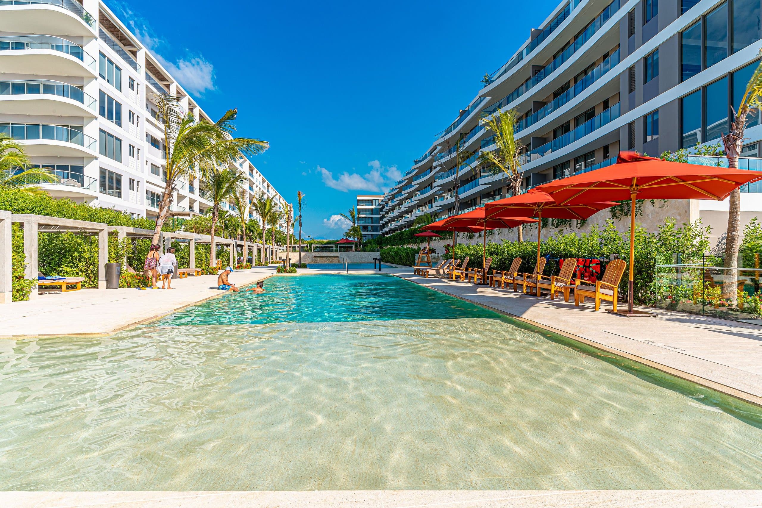 Imagen principal de Morros Zoe x Ahead