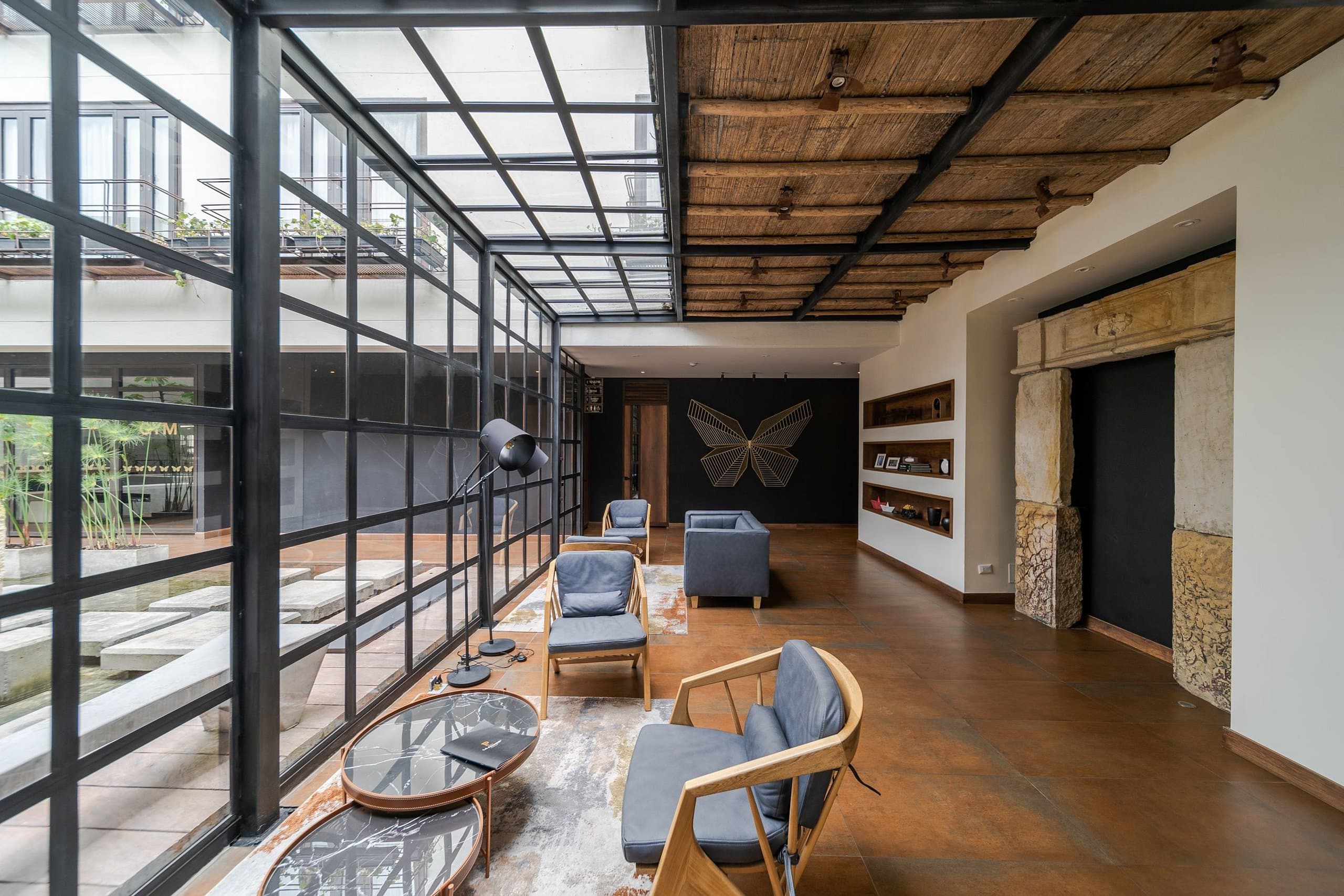 Imagen principal de La Primera - Morph x Ahead